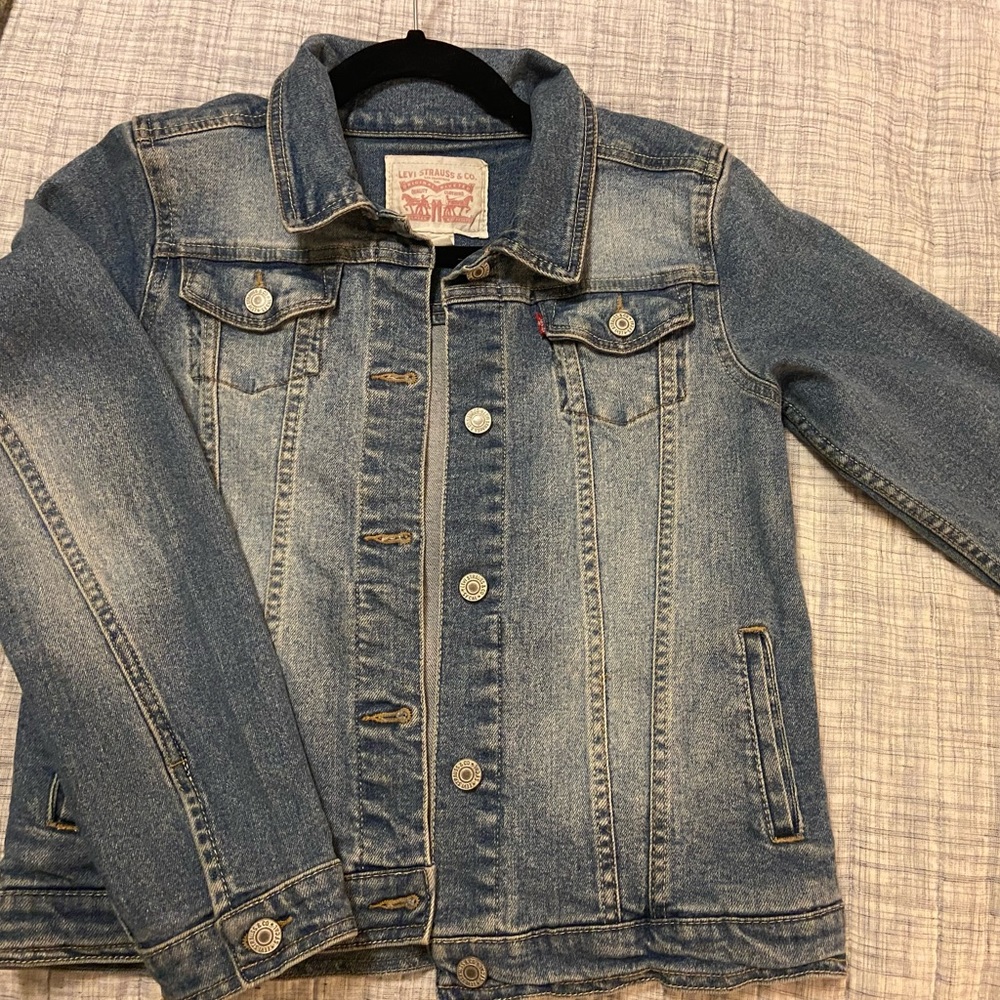 Levi Strauss & Co Jean Jacket, children’s XL which is perfect for woman XS